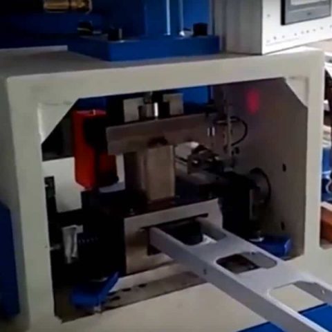 C профили Напълно автоматична щанцова машина