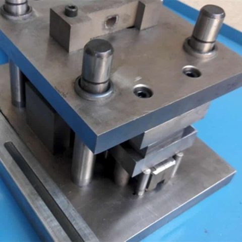 Тежкотоварни щанцови и щанцови форми