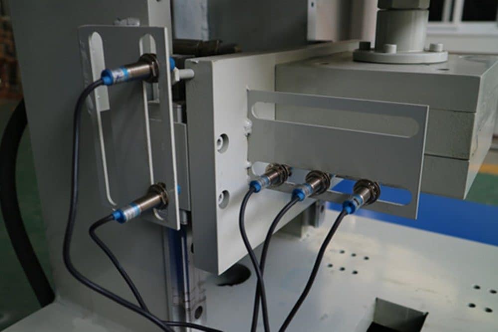 Commutateur de capteur de course de poinçonneuse hydraulique